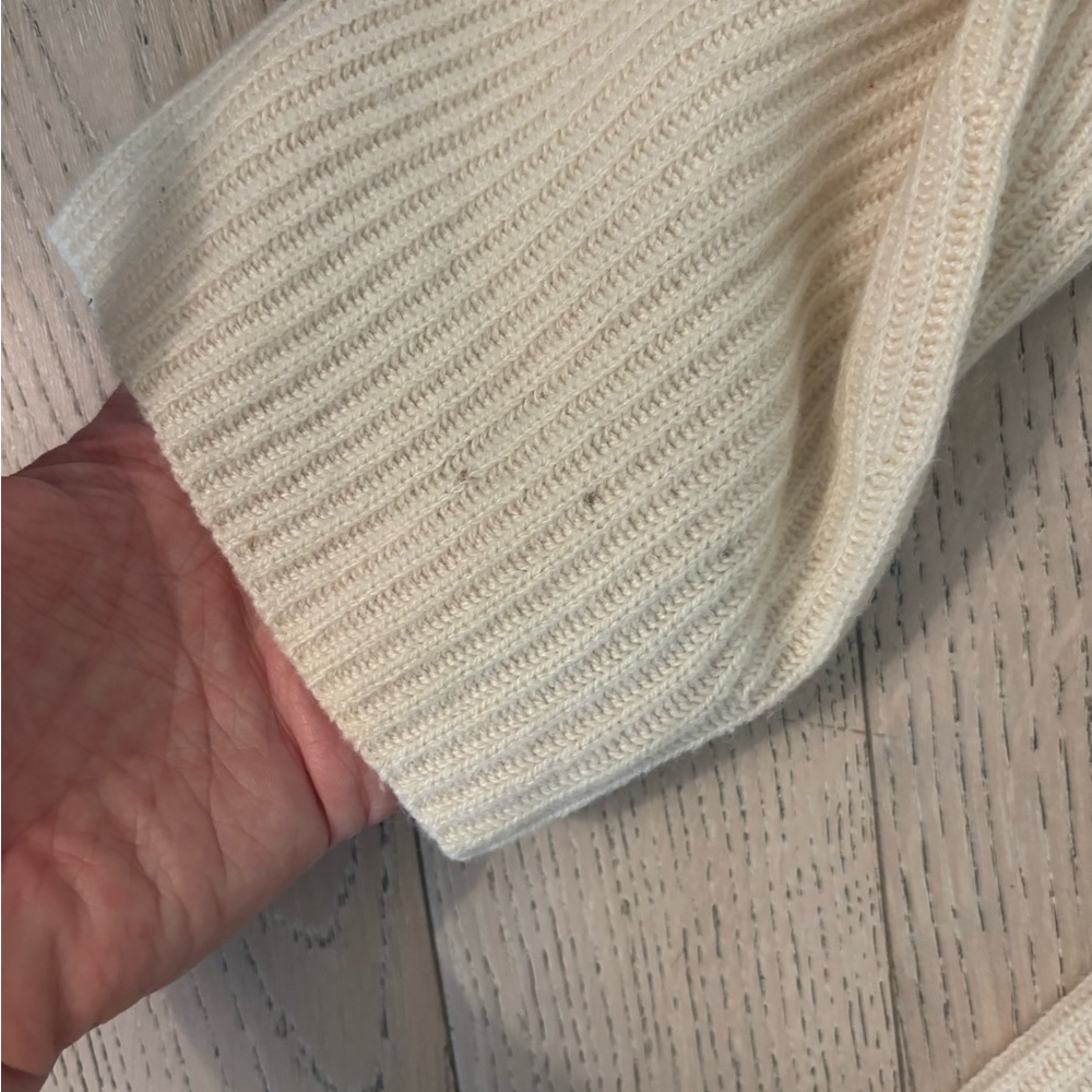 Everlane ivory cashmere sweater size medium - Picture 6 of 6